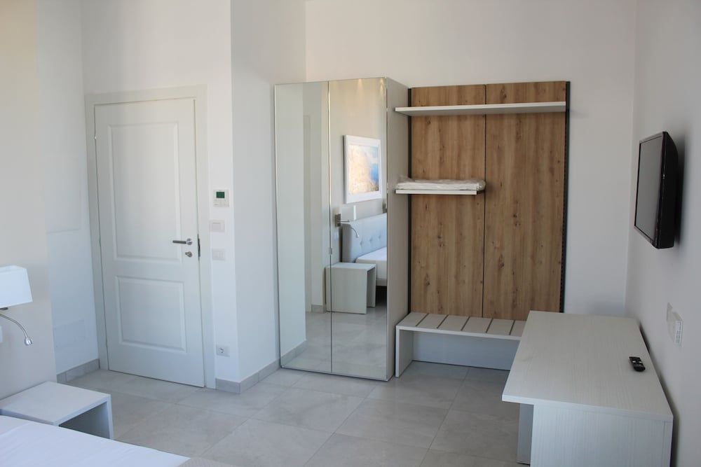 Villa Emanuel White Classic Room 4