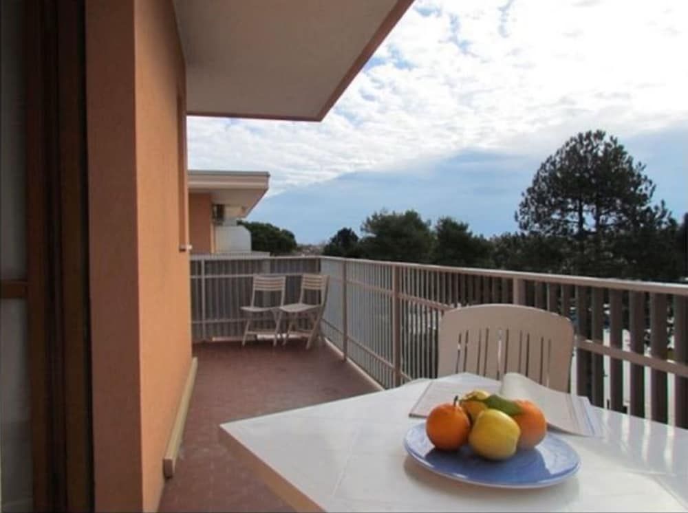 Studio, Multiple Bedrooms, Balcony