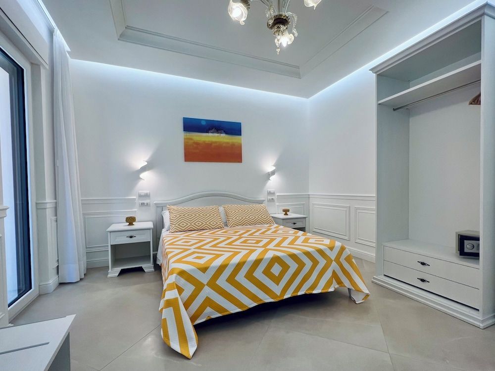Deluxe Room, 1 Queen Bed, Balcony