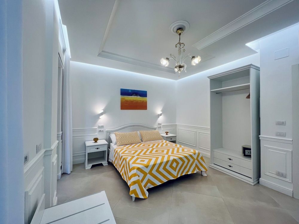 Deluxe Room, 1 Queen Bed, Balcony
