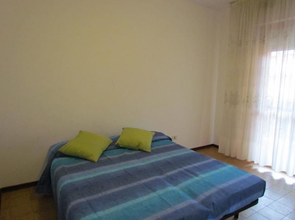 Studio, Multiple Bedrooms, Balcony
