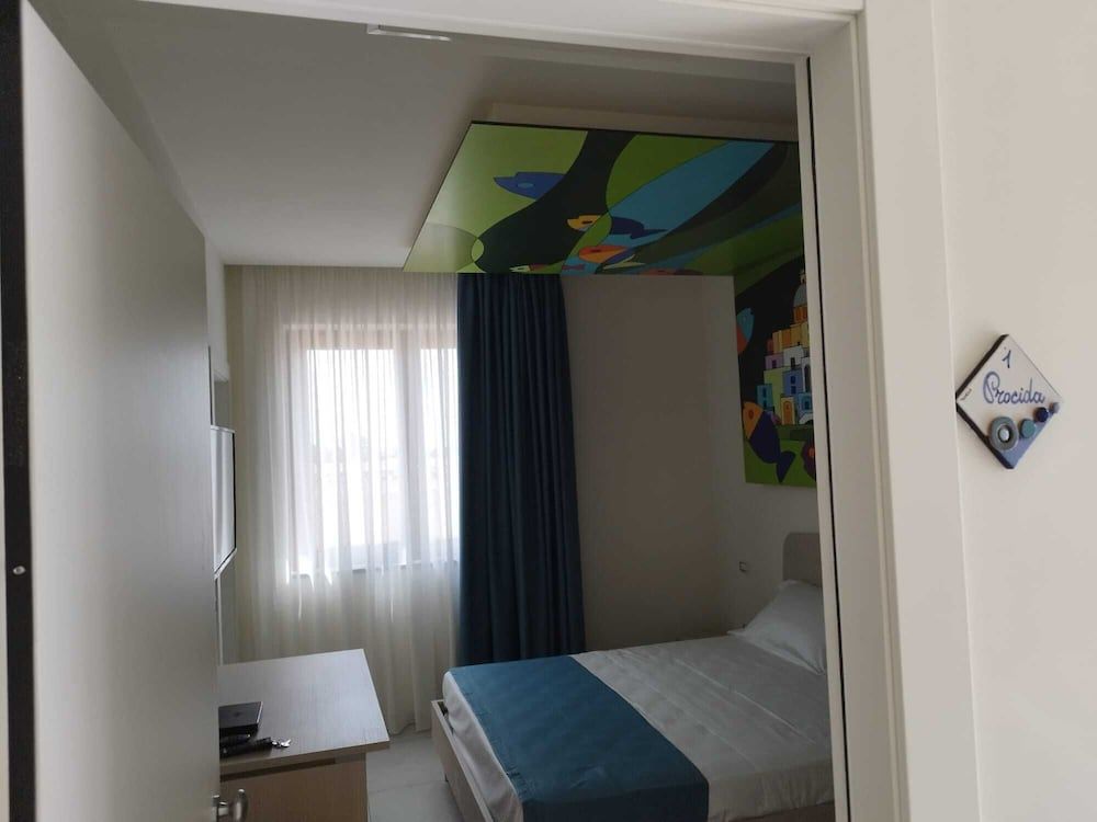 HAPPYROOMS Panoramic Double Room 3