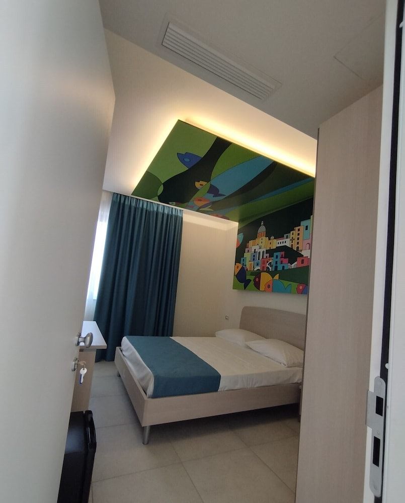 HAPPYROOMS Deluxe Double Room 3