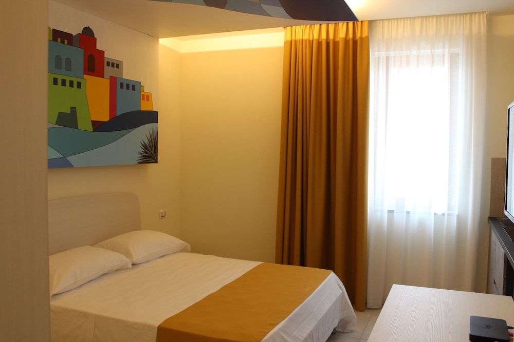 HAPPYROOMS Deluxe Double Room 7