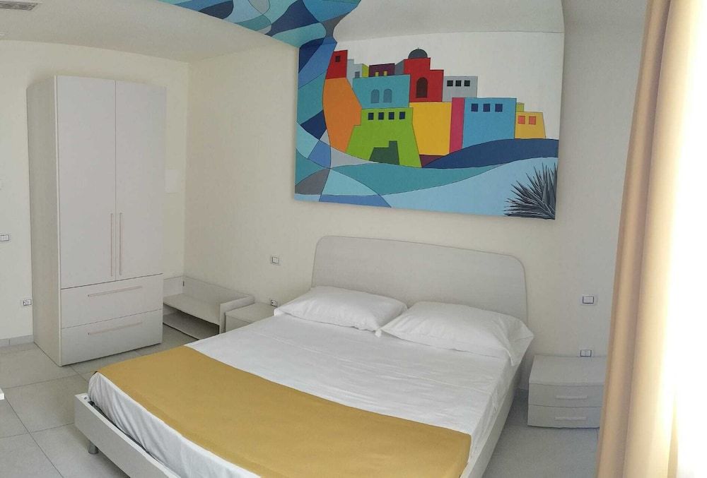 HAPPYROOMS Deluxe Double Room 6