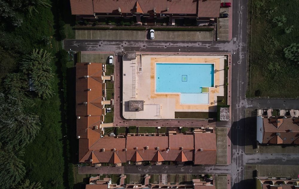 Poolside Escape in Rosolina-beahost