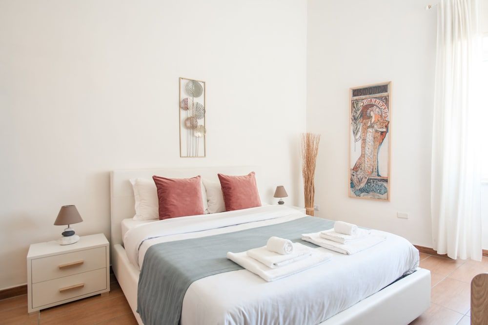 Naro Suites and Rooms Deluxe Double Room, Partial Sea View 3