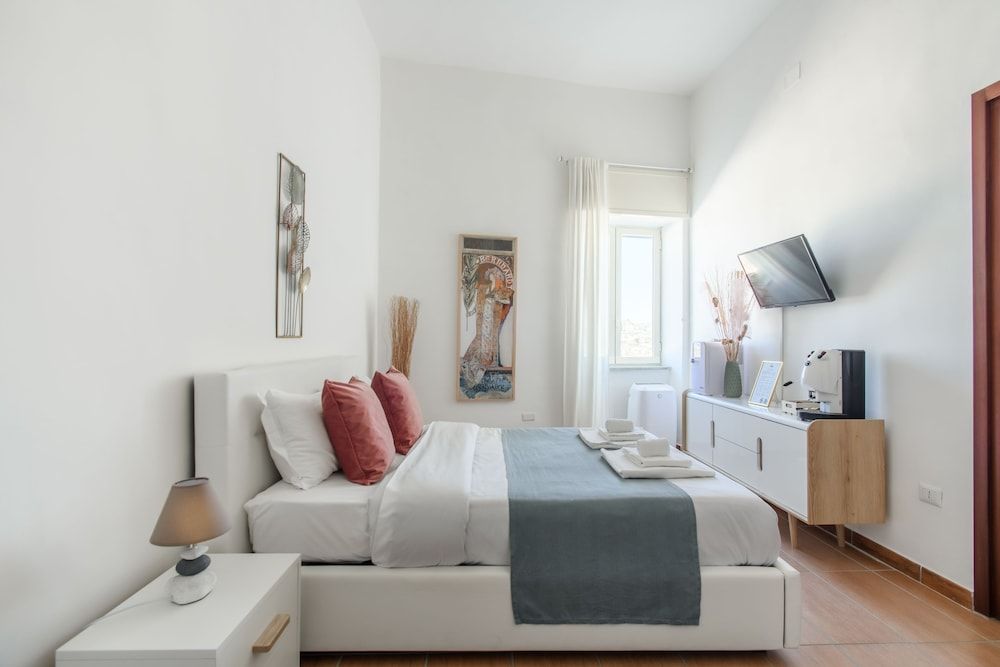 Naro Suites and Rooms Deluxe Double Room, Partial Sea View 6