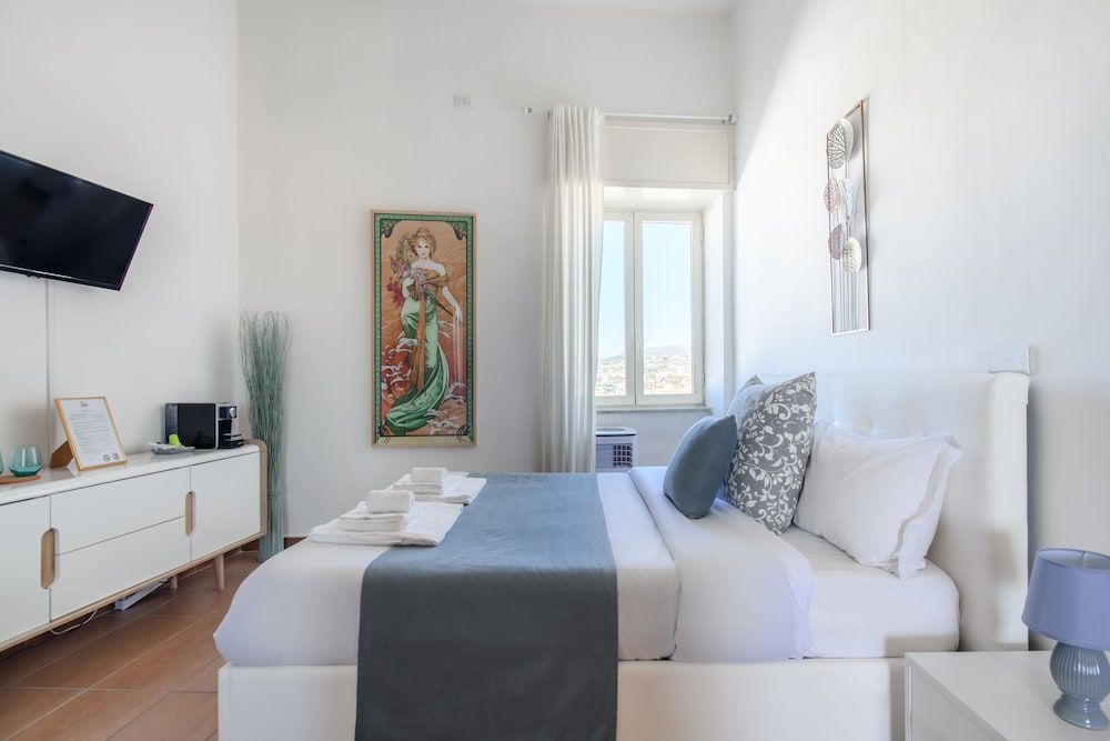 Naro Suites and Rooms Deluxe Double Room, Partial Sea View 2