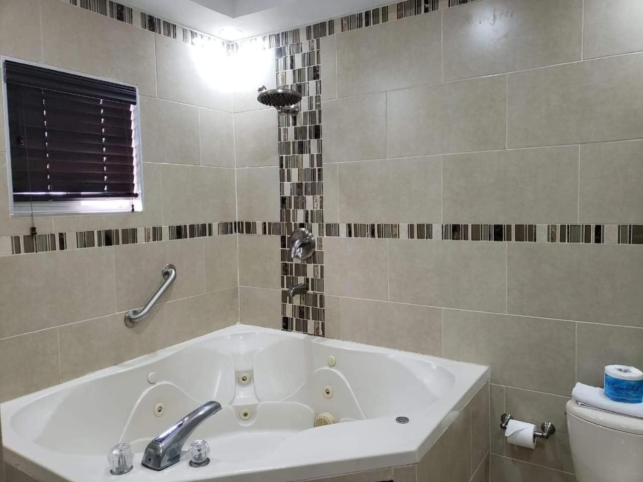 King Room with Spa Bath