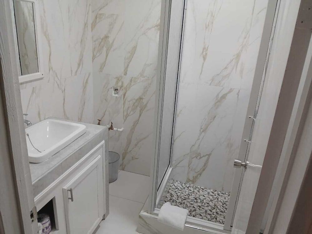 RUNTINGS HIDEAWAY STAY NOMPREL ROAD NEGRIL