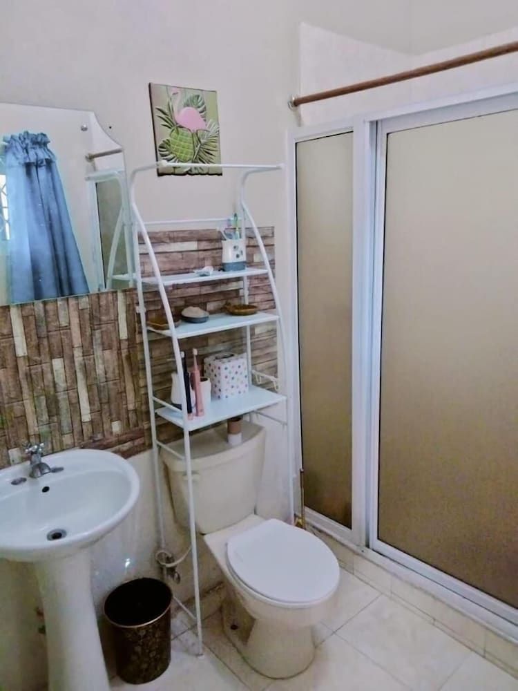 Modern and Comfortable 2bedroom Flat Apartment, 2 Bedrooms, Accessible, Smoking 15