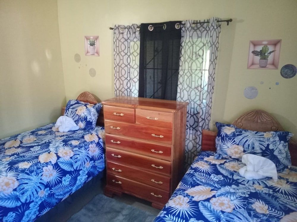 DeJean Comfort Cabin 3