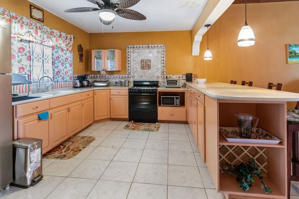 YanceyLargo-6BR Two-Story Estate w/Mountain Views by RedAwning Villa, 6 Bedrooms 25