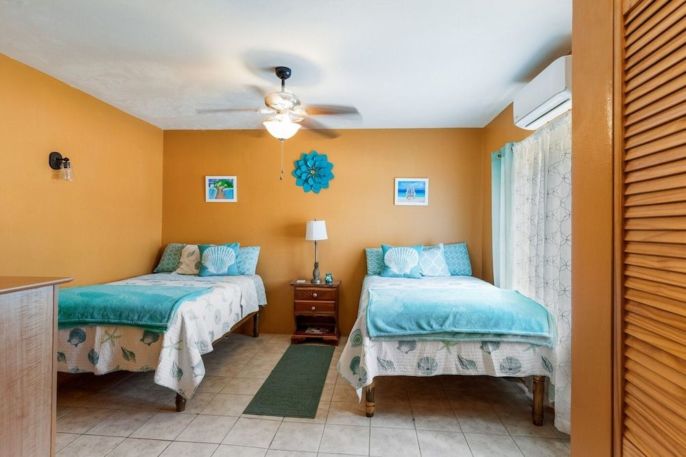 YanceyLargo-6BR Two-Story Estate w/Mountain Views by RedAwning Villa, 6 Bedrooms 10