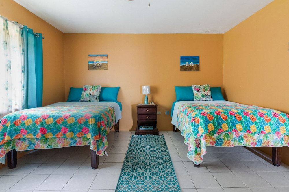 YanceyLargo-6BR Two-Story Estate w/Mountain Views by RedAwning Villa, 6 Bedrooms 6