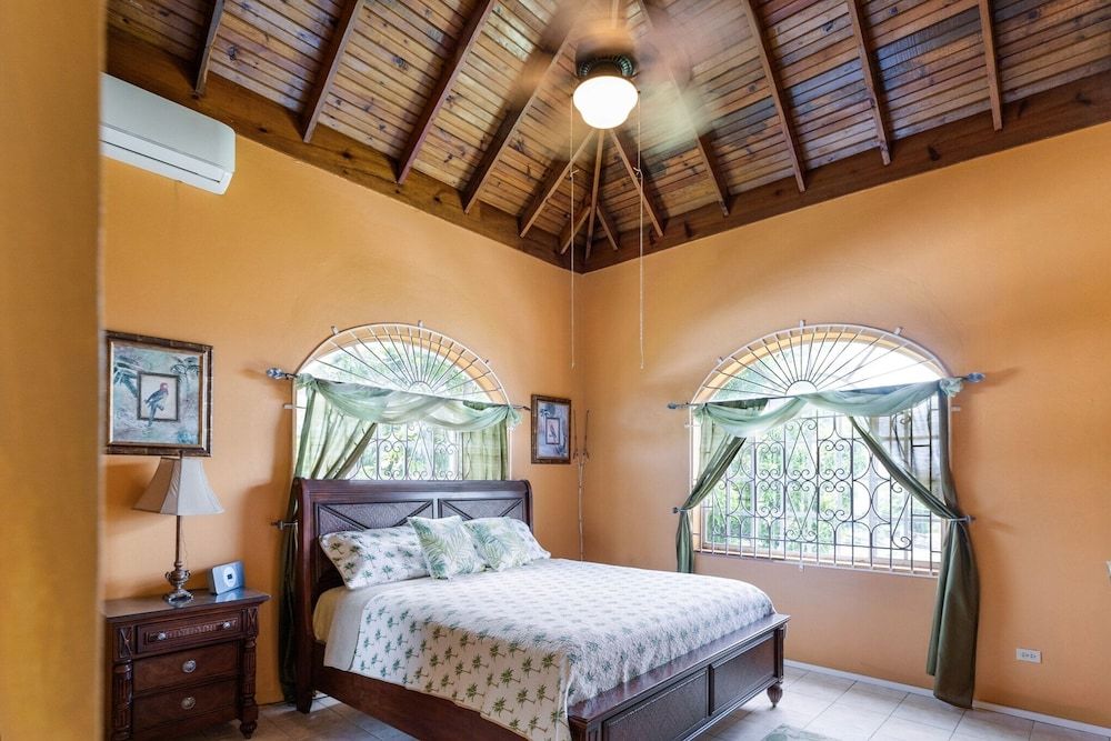 YanceyLargo-6BR Two-Story Estate w/Mountain Views by RedAwning Villa, 6 Bedrooms 9