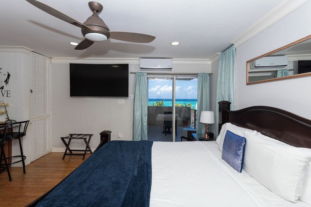 Montego Bay Club Apartments Deluxe Studio, Multiple Beds, Ocean View 10