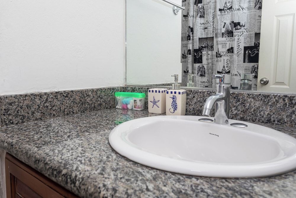 Montego Bay Club Apartments Deluxe Studio, Multiple Beds, Ocean View 109