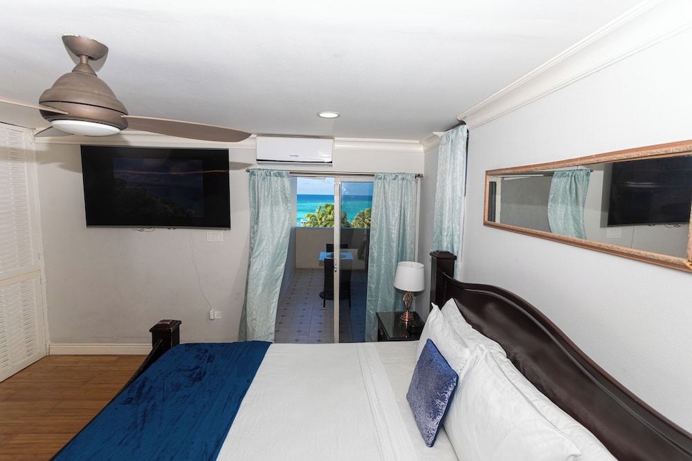 Montego Bay Club Apartments Deluxe Studio, Multiple Beds, Ocean View 15