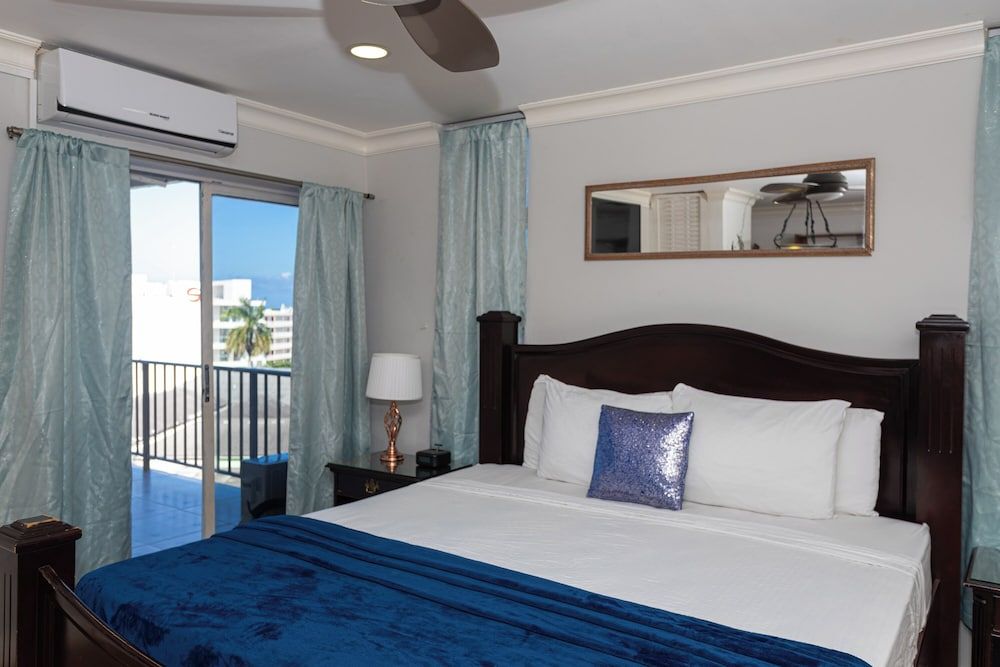 Montego Bay Club Apartments Deluxe Studio, Multiple Beds, Ocean View 12