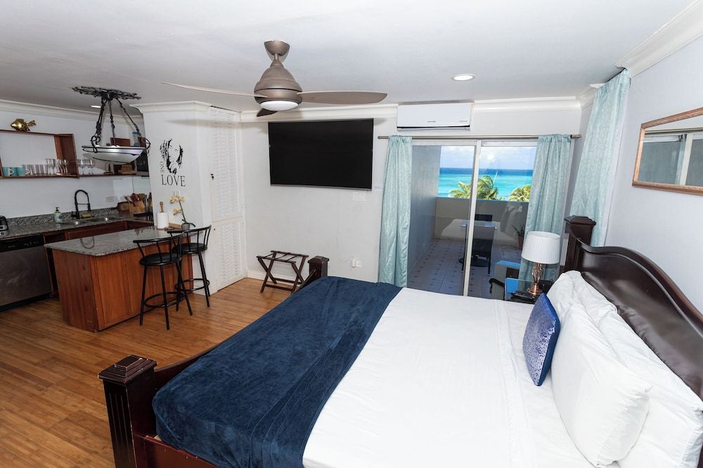 Montego Bay Club Apartments Deluxe Studio, Multiple Beds, Ocean View 13