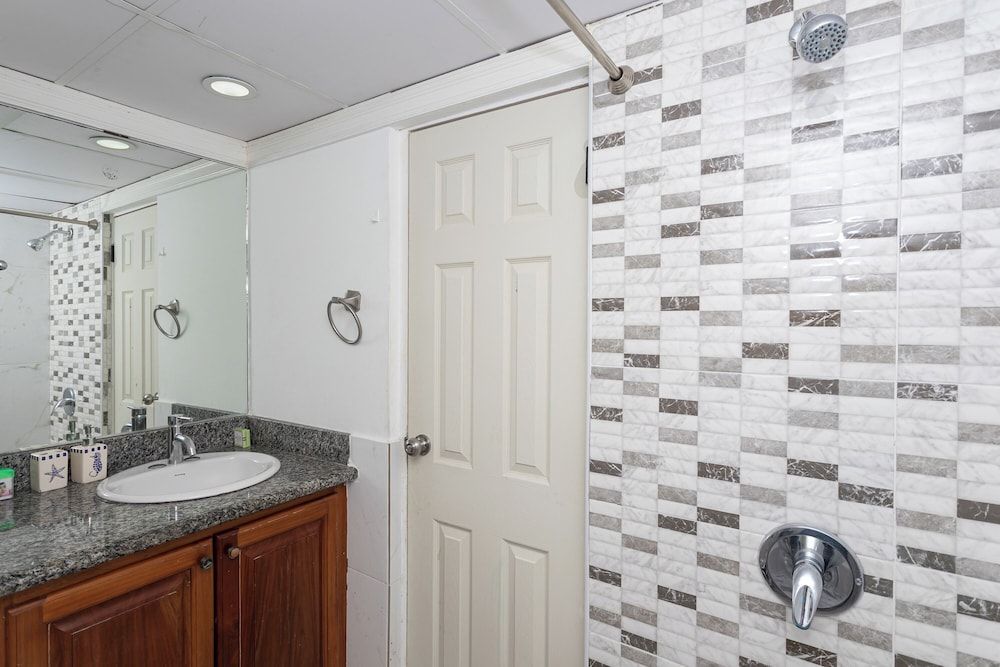 Montego Bay Club Apartments Deluxe Studio, Multiple Beds, Ocean View 111