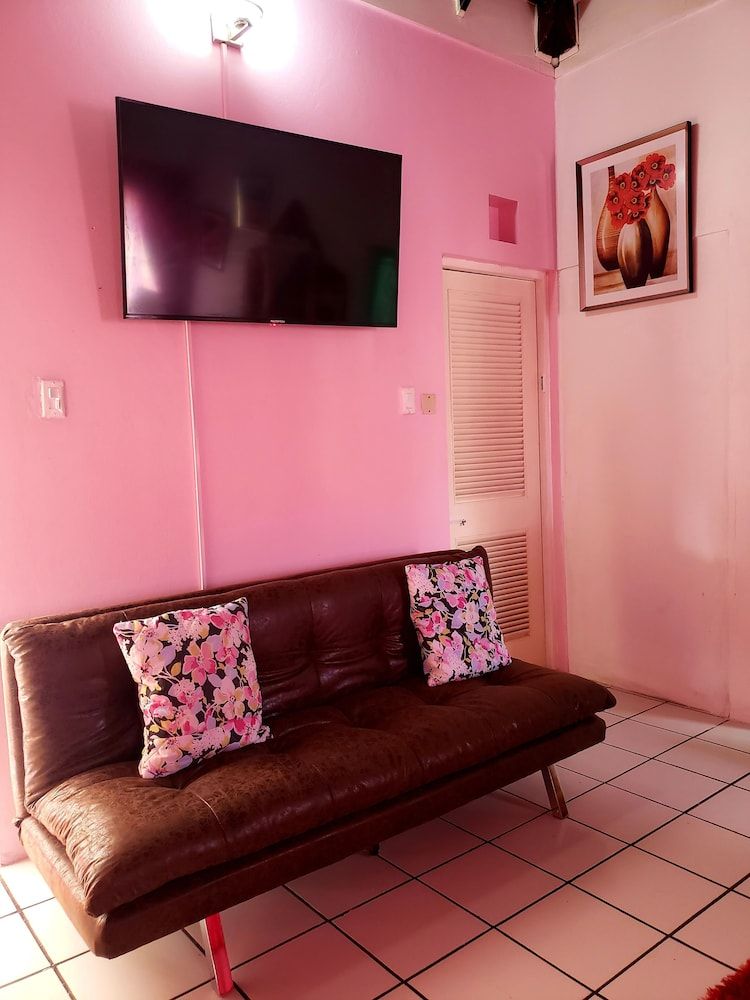 237 Bratton Ave Standard Room, 1 King Bed with Sofa bed, Balcony 2