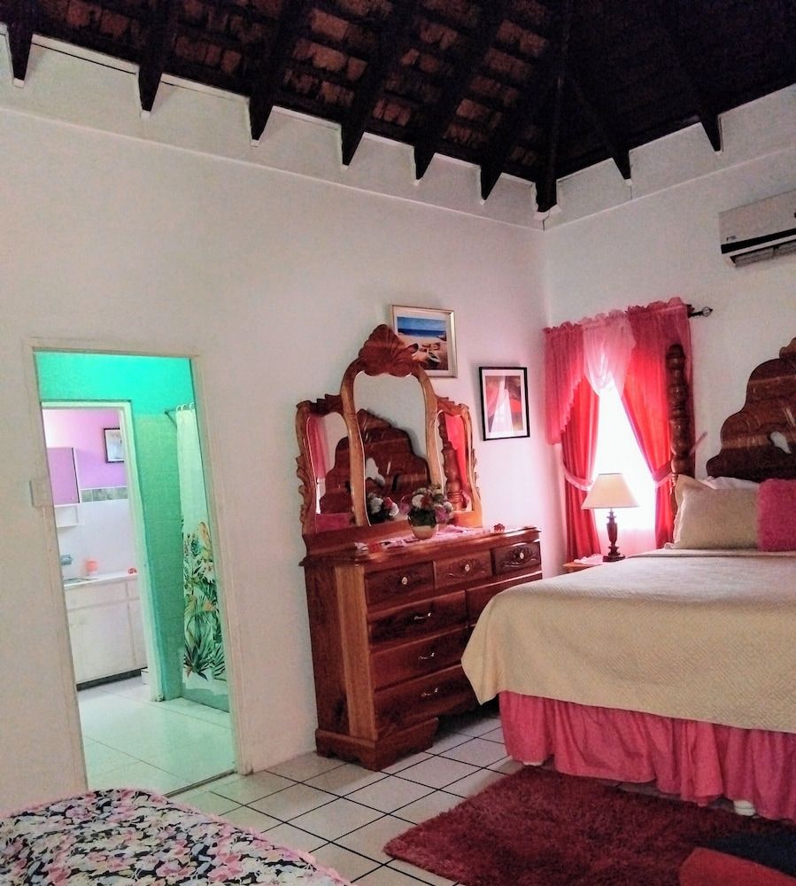 237 Bratton Ave Standard Room, 1 King Bed with Sofa bed, Balcony 3