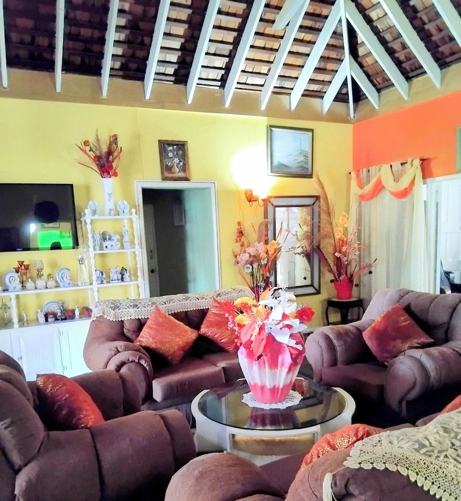 237 Bratton Ave Standard Room, 1 King Bed with Sofa bed, Balcony 6