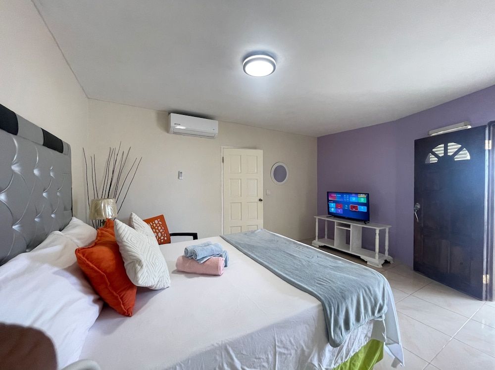 Condo, 2 Bedrooms
