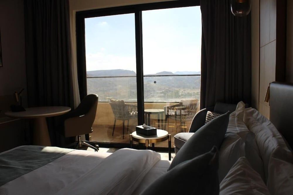 H Luxury Hotel Superior Room 4