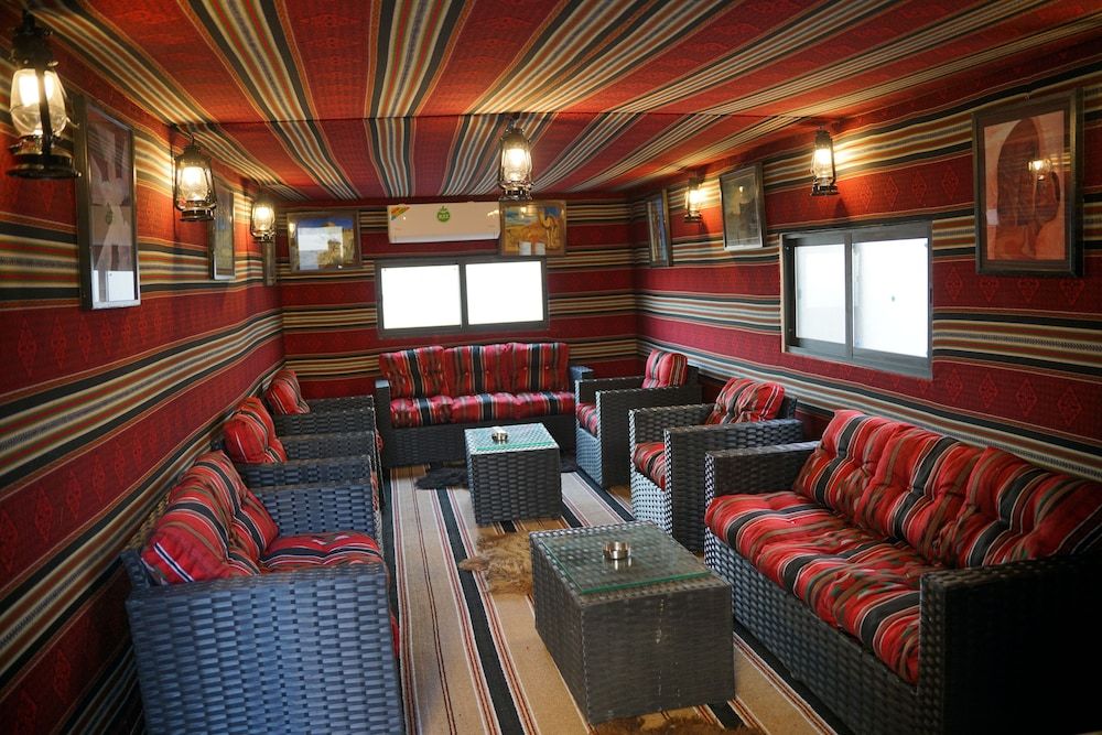 Mansi Residence Deluxe Twin Room 7