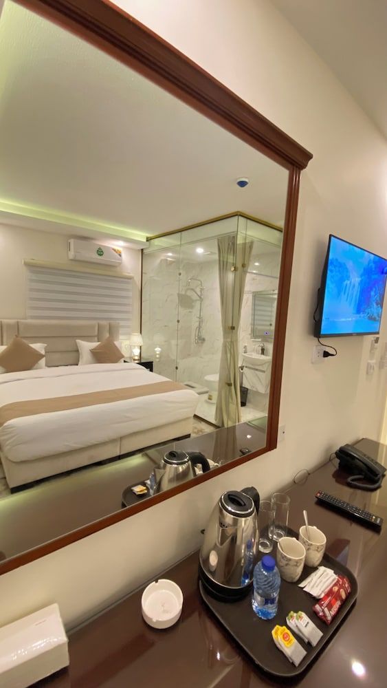 Eighth Wonders Hotel Deluxe Room, Patio 4