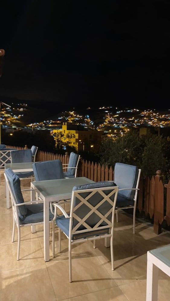 Eighth Wonders Hotel Deluxe Room, Patio 6