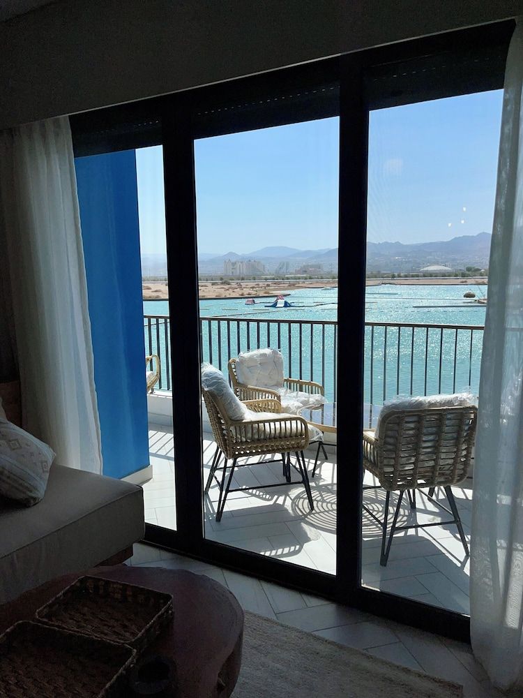 Aladdin Chalets - 2.5 Bedrooms Luxury Chalet, Balcony, Sea View 12