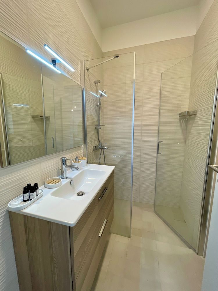 Aladdin Chalets - 2.5 Bedrooms Luxury Chalet, Balcony, Sea View 11