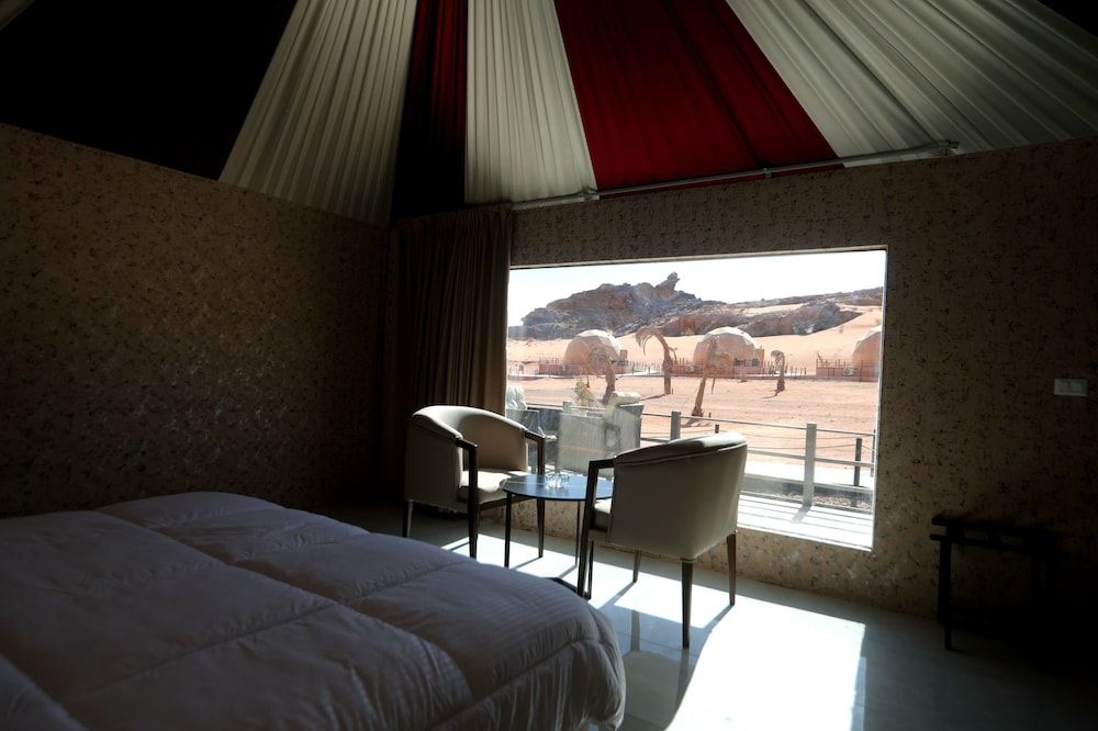 Eagle Rum Camp Panoramic Tent, Mountain View 2