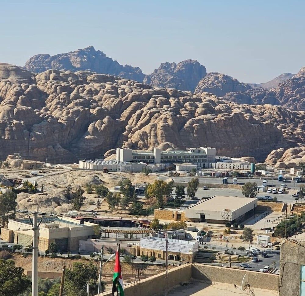 Summit Hotel Comfort Double or Twin Room, Mountain View 10