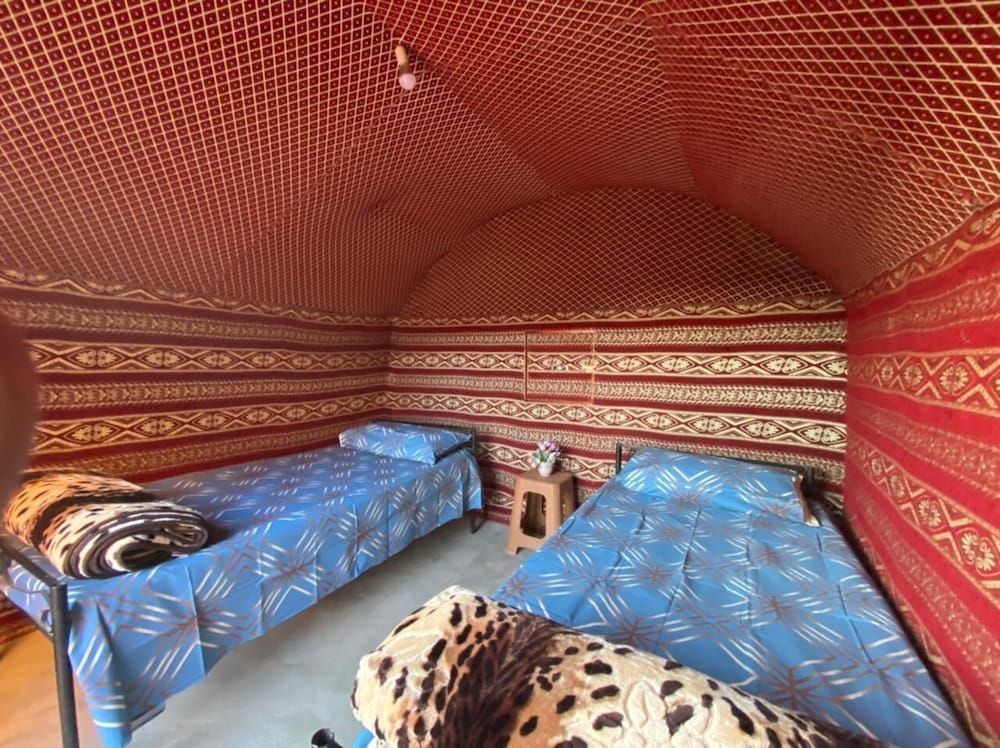 Cozy Tent in Wadi Rum Traditional Tent, Desert View 2
