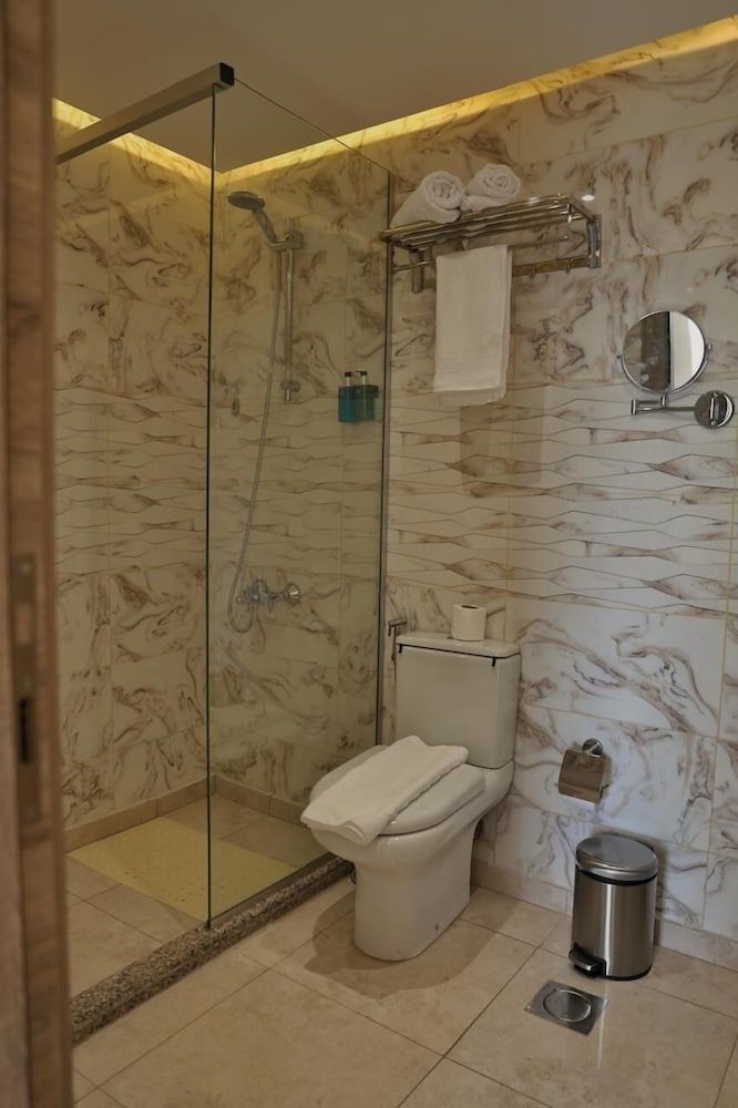 Grand Season hotel Classic Quadruple Room, City View 6