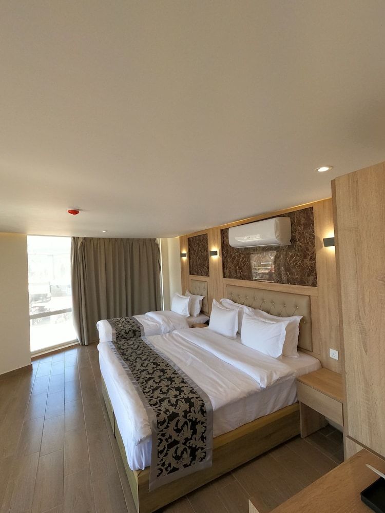 Executive Suite, Sea View