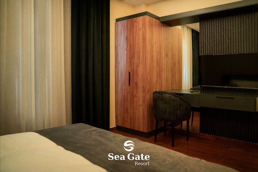 Sea Gate Resort Luxury Apartment, 2 Bedrooms, Sea View 4