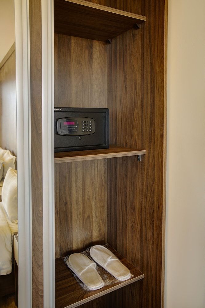 Luciana Hotel by FHM Deluxe Triple Room