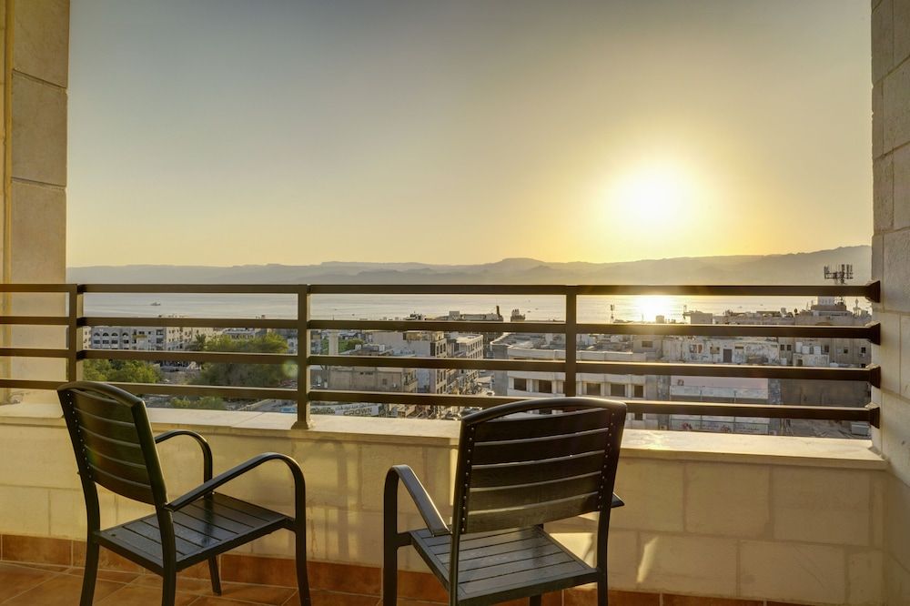 Luciana Hotel by FHM Deluxe Triple Room 8