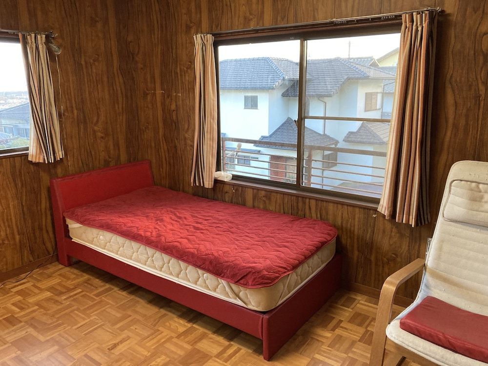 Economy Twin Room, Non Smoking, Hill View (Room C)