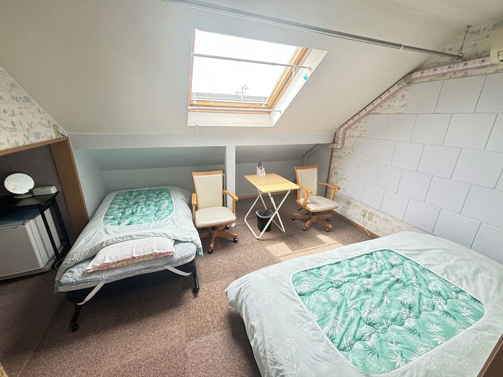 Guest House MOMO Economy Twin Room, Non Smoking (202) 4