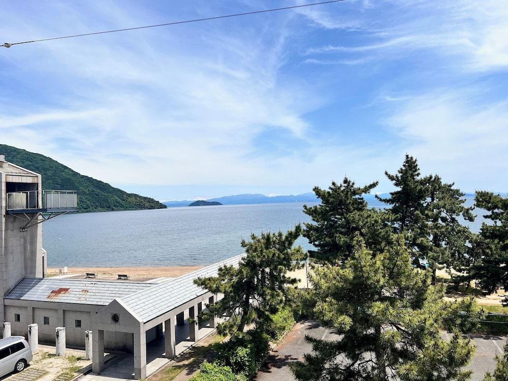 Basic Room, Lake View