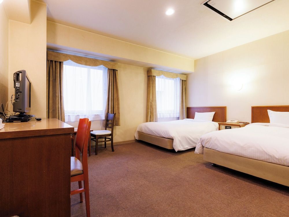 Twin Room, Smoking