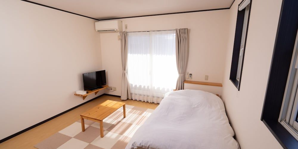 Single Room, Smoking